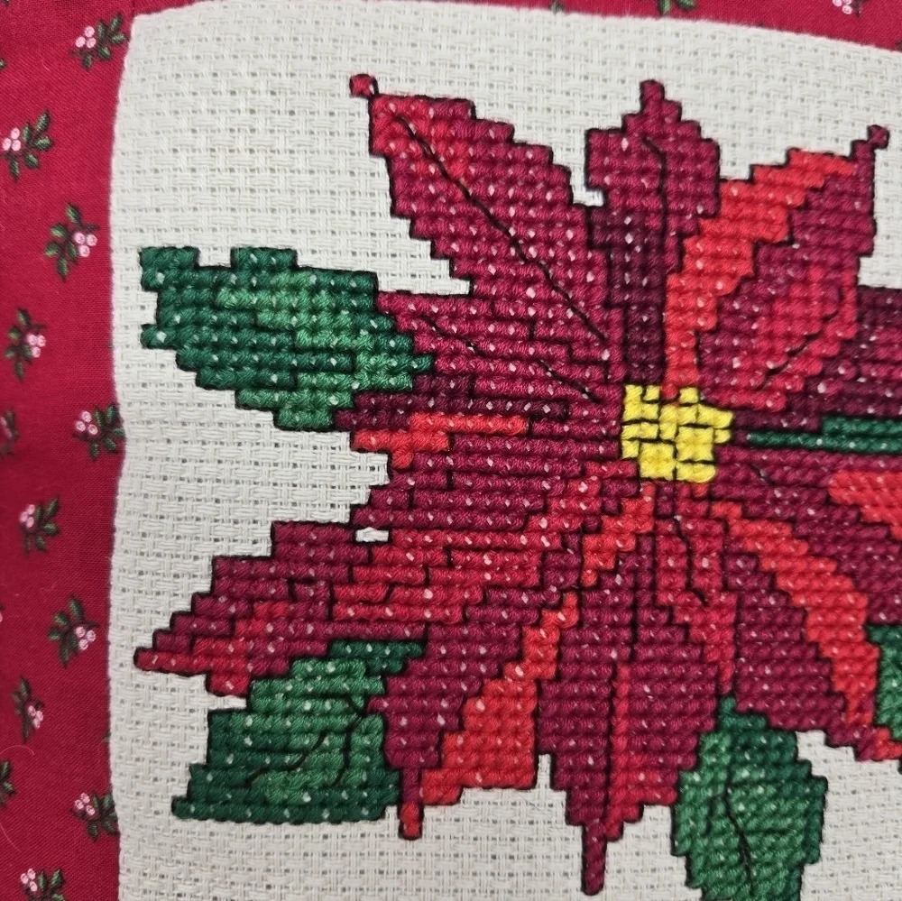 VINTAGE HANDMADE NEEDLE WORK EMROIDERY CHRISTMAS THROW PILLOW POINSETTIA RED